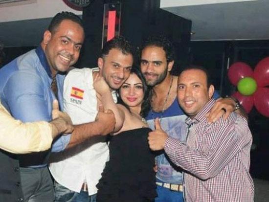Ø¨Ø§Ù„ØµÙˆØ± ØµØ§Ù„Ø­ Ø¬Ù…Ø¹Ø© Ø¹Ù„Ù‰ Ø¯Ø±Ø¨ Ù‡Ø¤Ù„Ø§Ø¡ Ù†Ø³Ø§Ø¡ ÙˆØ³Ù‡Ø±Ø§Øª ÙˆØ³ÙƒØ© Ø§Ù„Ù„ÙŠ ÙŠØ±ÙˆØ­ Ù…ÙŠØ±Ø¬Ø¹Ø´ Ø§Ù„Ø­ÙƒØ§ÙŠØ©